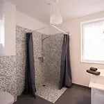 לינה וארוחת בוקר Manor House Inn,