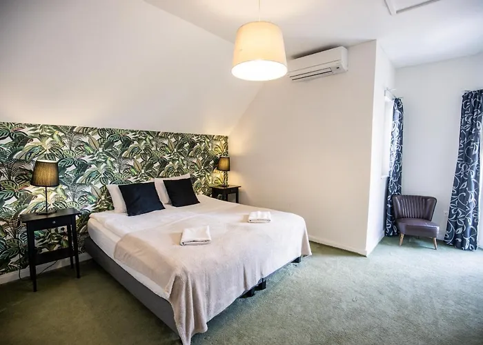 Manor House Inn, 3*