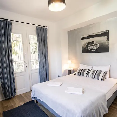 Manor Apartments, * 초팍