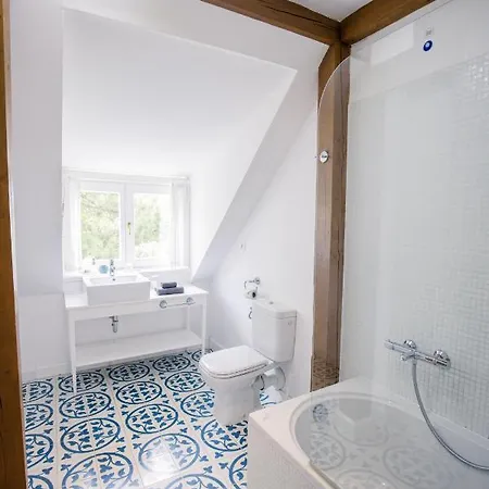 Manor House Inn, 3*