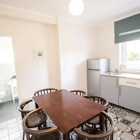 Manor House Inn, Couette-café 3*